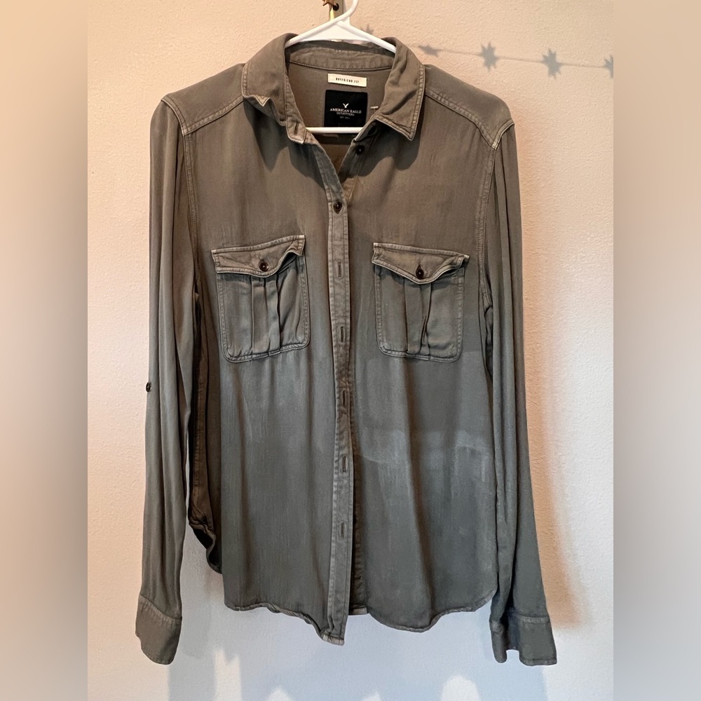 American Eagle Outfitters Women’s Button-Up Shirt Jacket in Distressed Olive